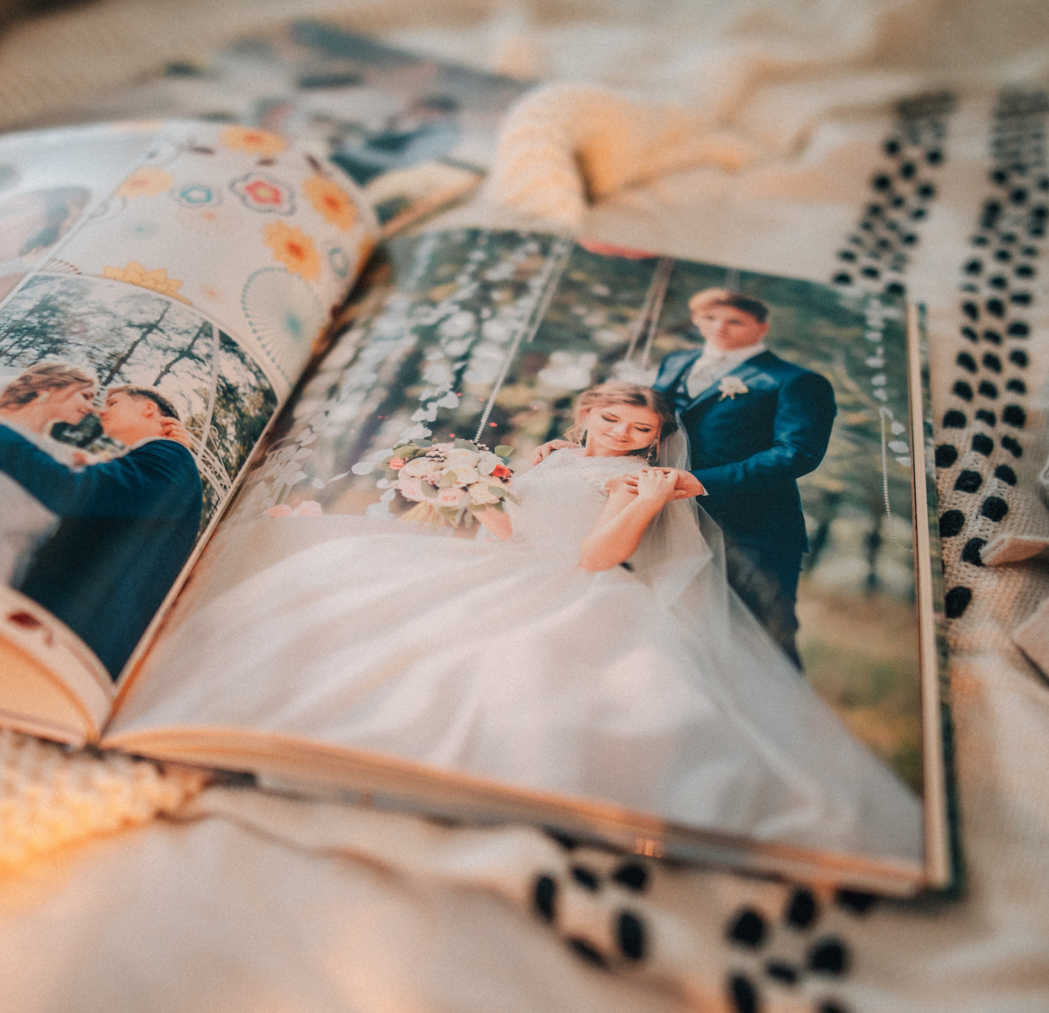 Fotoknihy s pevnou väzbou v tvrdých doskách. Fotoknihy z vlastných fotiek online aj z mobilu.